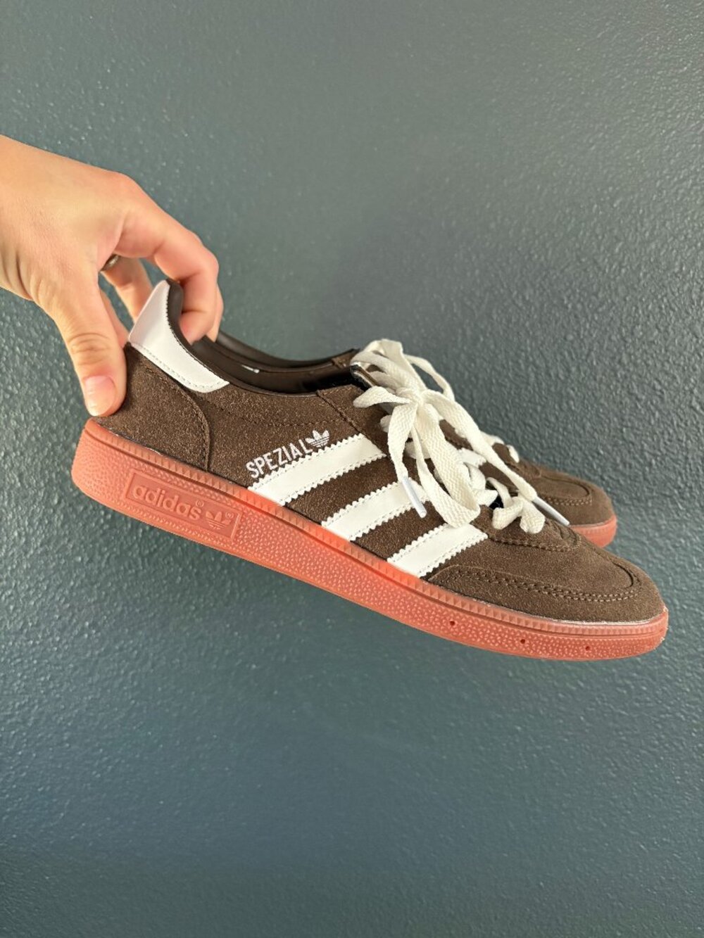 Women's Adidas Handball Spezial brown/gold size 6.5